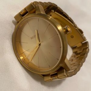NIXON the Kensington. Gold watch